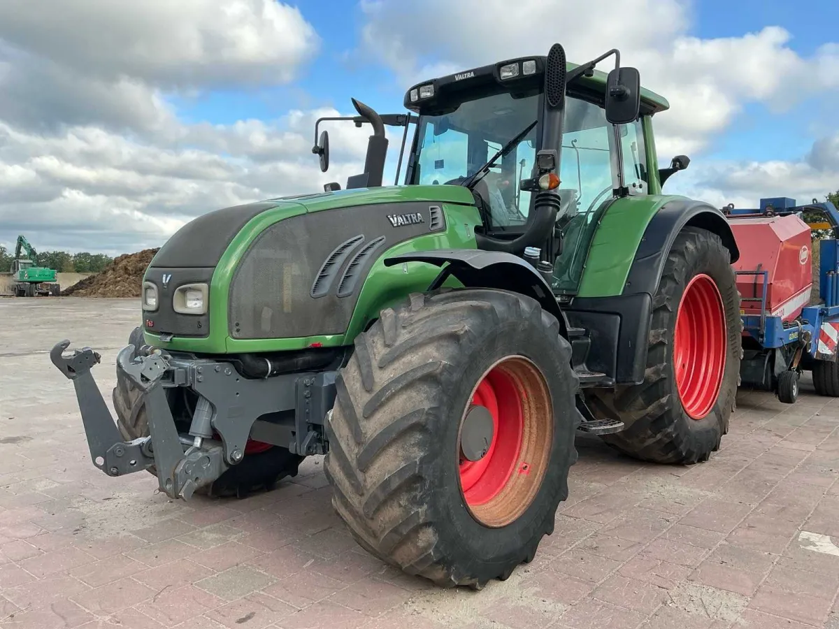 2014 Valtra T163 Allradantrieb Landtraktor