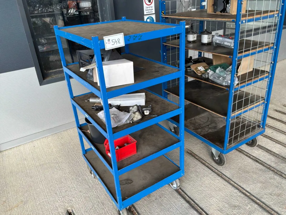 Paket mit Arbeitsscheinwerfer LED, Radkeil, Lenkartenventil, Regalwagen