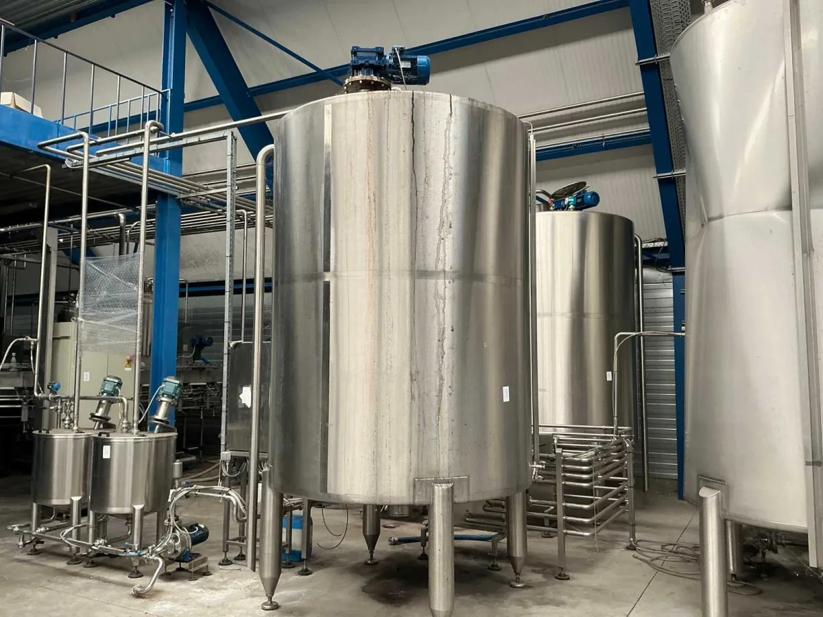 2005 Fluidtechnik Vertikaler Edelstahl-Mischtank 9000L