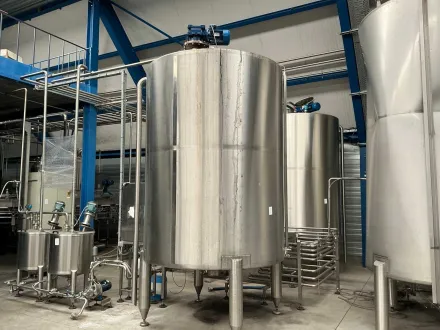 2005 Fluidtechnik Vertikaler Edelstahl-Mischtank 9000L – RESALE