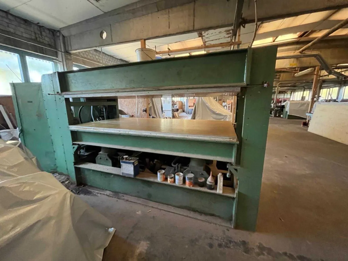 Robert Bürkle hydraulische Plattenpresse / Furnierpresse