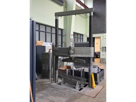 MAN - 700738 - 1967 - <40kN, <100kN, <200kN Biegezugprüfmaschine – RESALE