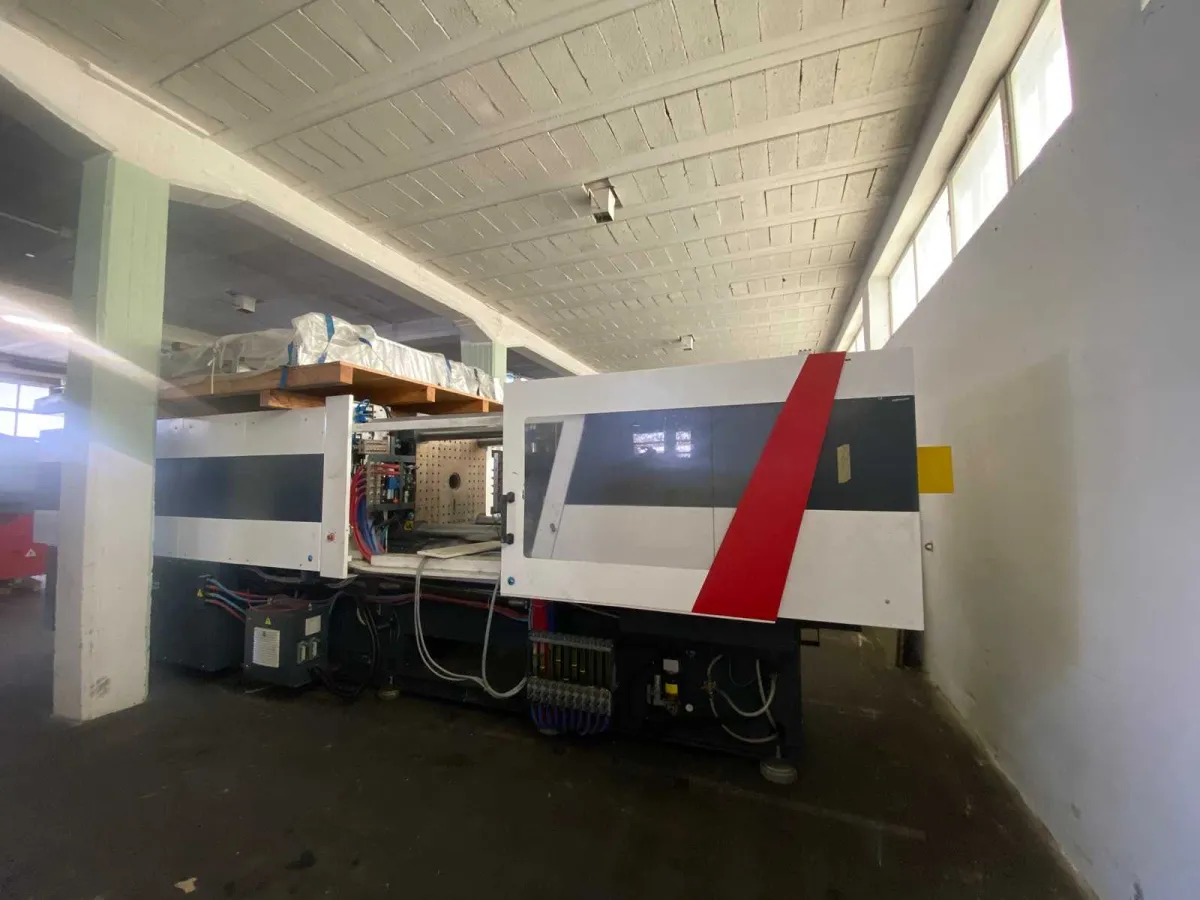 2018 MILACRON Magna T MTs 275-1540 Spritzgussmaschine mit Automation