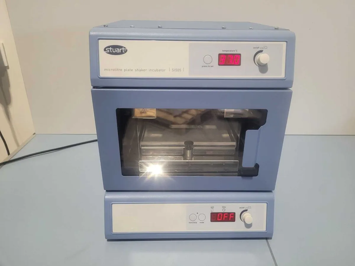 STUART - SI505 - Inkubator-Shaker für Mikroplatten