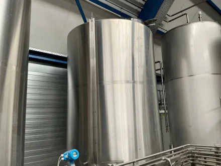 2005 Fluidtechnik Vertikaler Edelstahl-Mischtank 9000L – RESALE