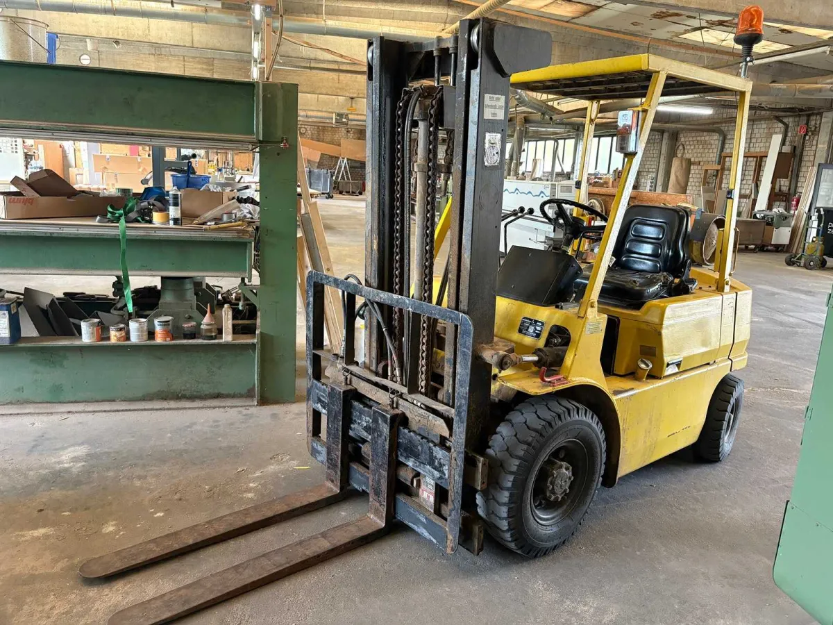Mitsubishi FG20 Treibgasstapler 2t | 3m Hub | Seitenschieber + Hydraulikschaufel + Gabelverlängerung