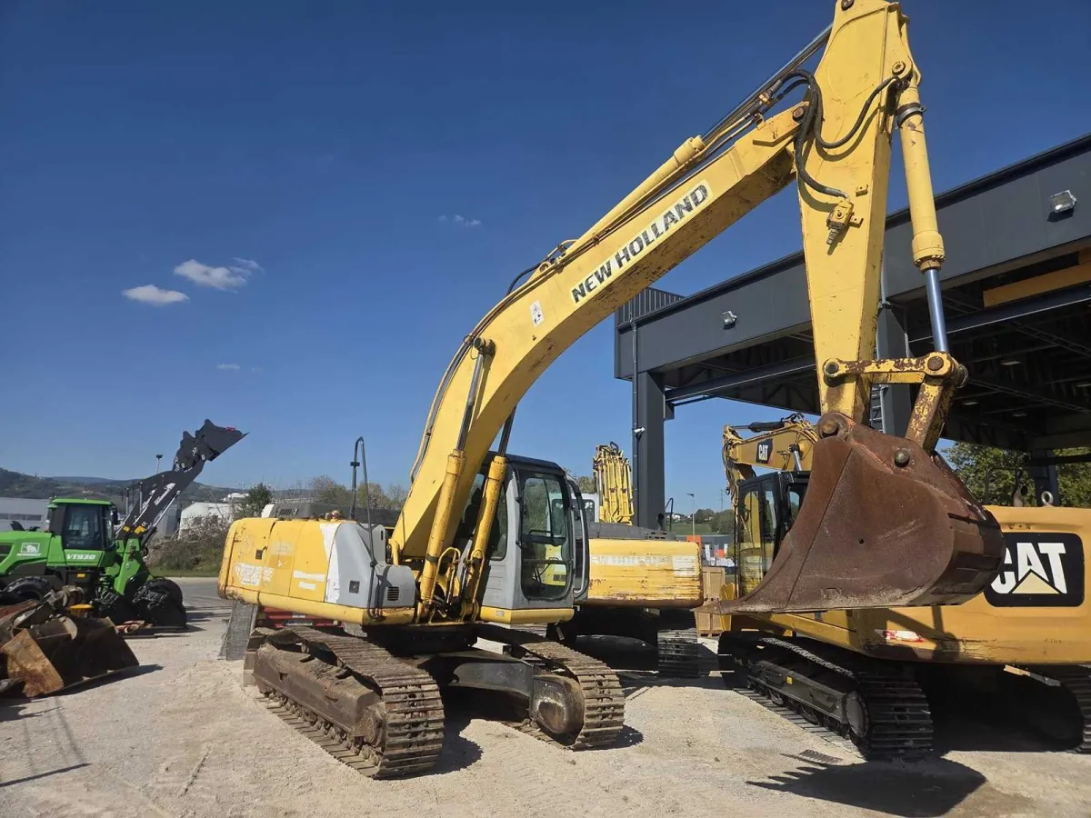 2006 - NEW HOLLAND - E215 - Kettenbagger