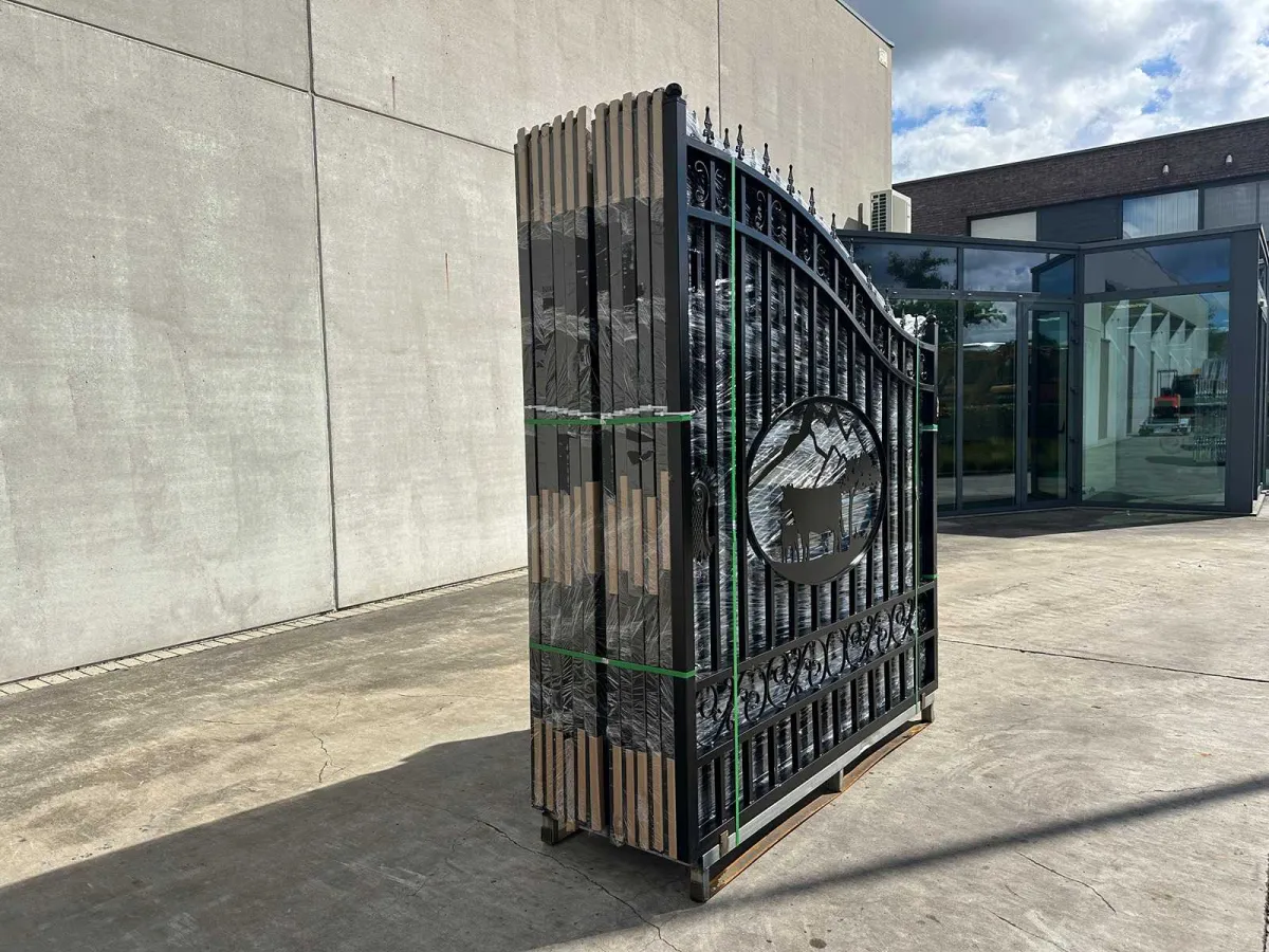 Kuh-Design-Tor 4200 mm – Gartenzaun