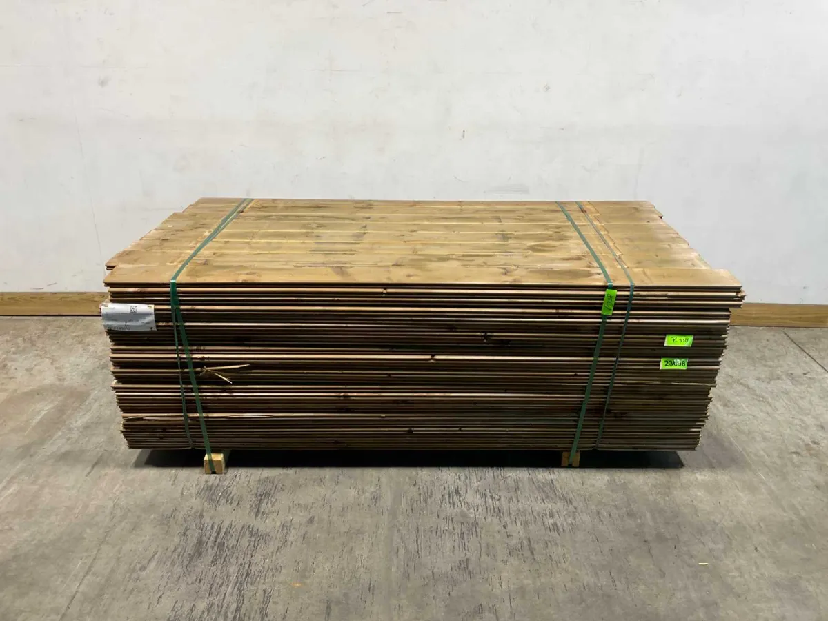Weichholzboden braun 28×135×2150 mm – KDI braun + Fischschnabel (184x)