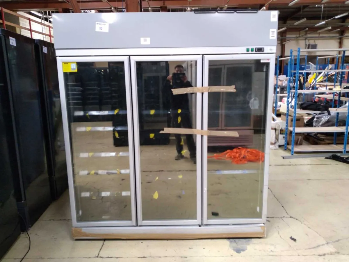 Selbstbediente 3-türige Negativ-Kühlvitrine auf Rädern – Seda