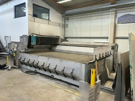 Flow M3 4020b Wasserstrahlschneidmaschine – RESALE