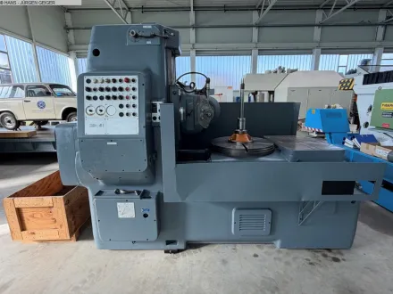 Pfauter P 900 Zahnrad-Abwälzfräsmaschine - vertikal – RESALE