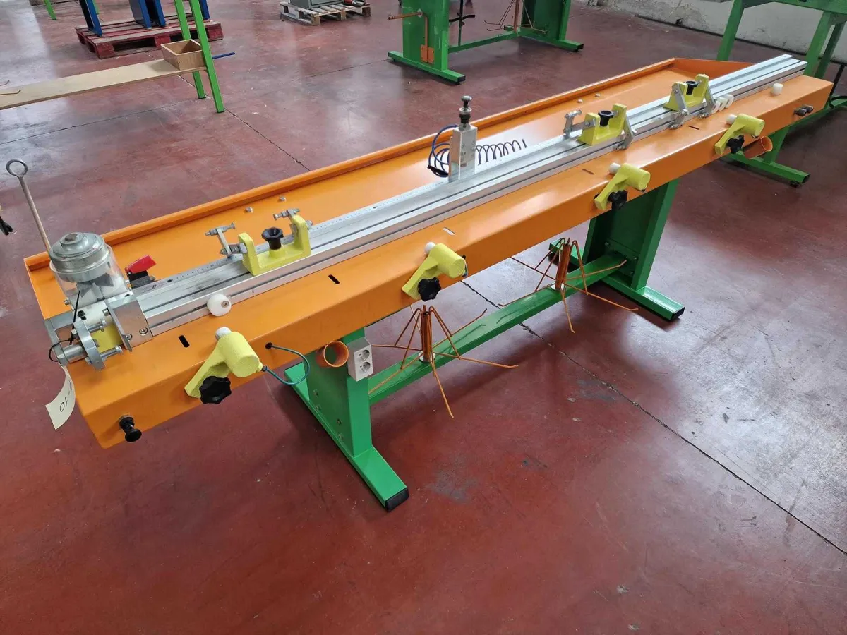 2001 CDR BH 250 Pneumatischer Schneidetisch