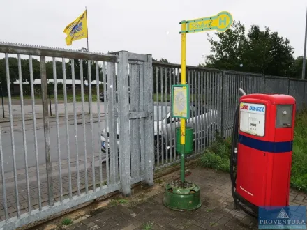 Bushaltstellenschild mit Mülleimer – RESALE
