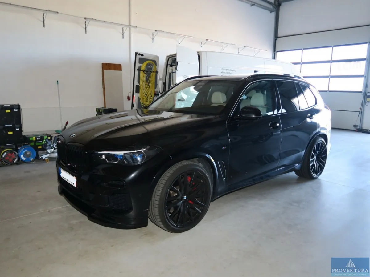 Pkw BMW X5 M50i EZ 2021 72.000 km mitlenkende Hint