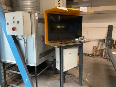 Monitor im mobilen Rahmen – RESALE