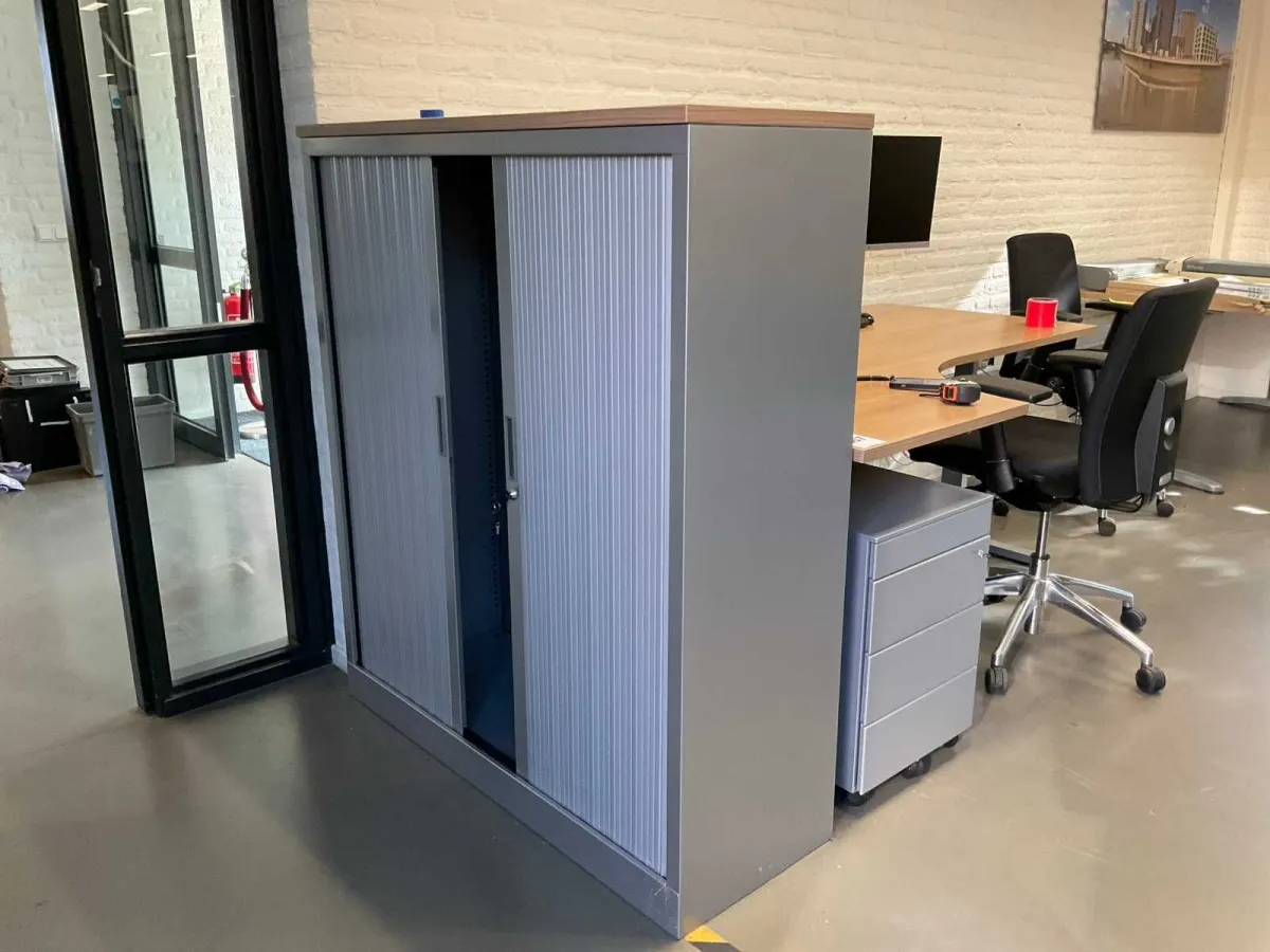 Aktenschrank (2x)