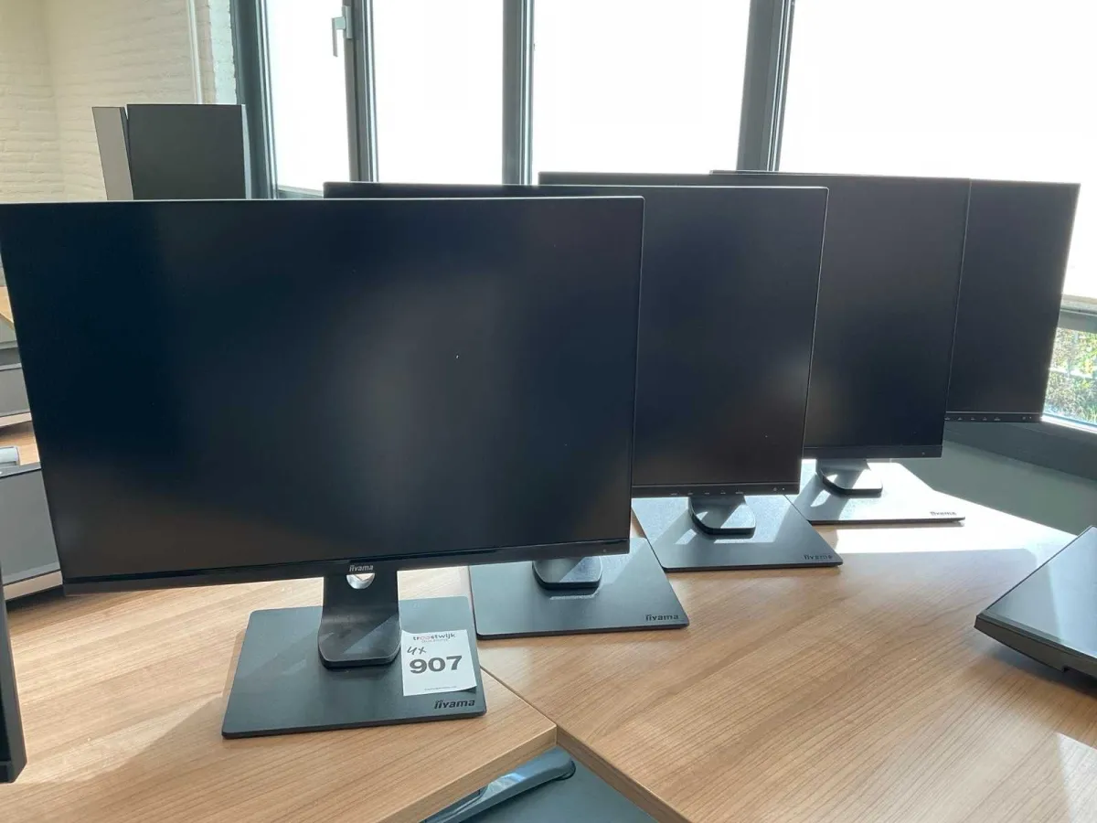Iiyama Prolite Monitor (4x)