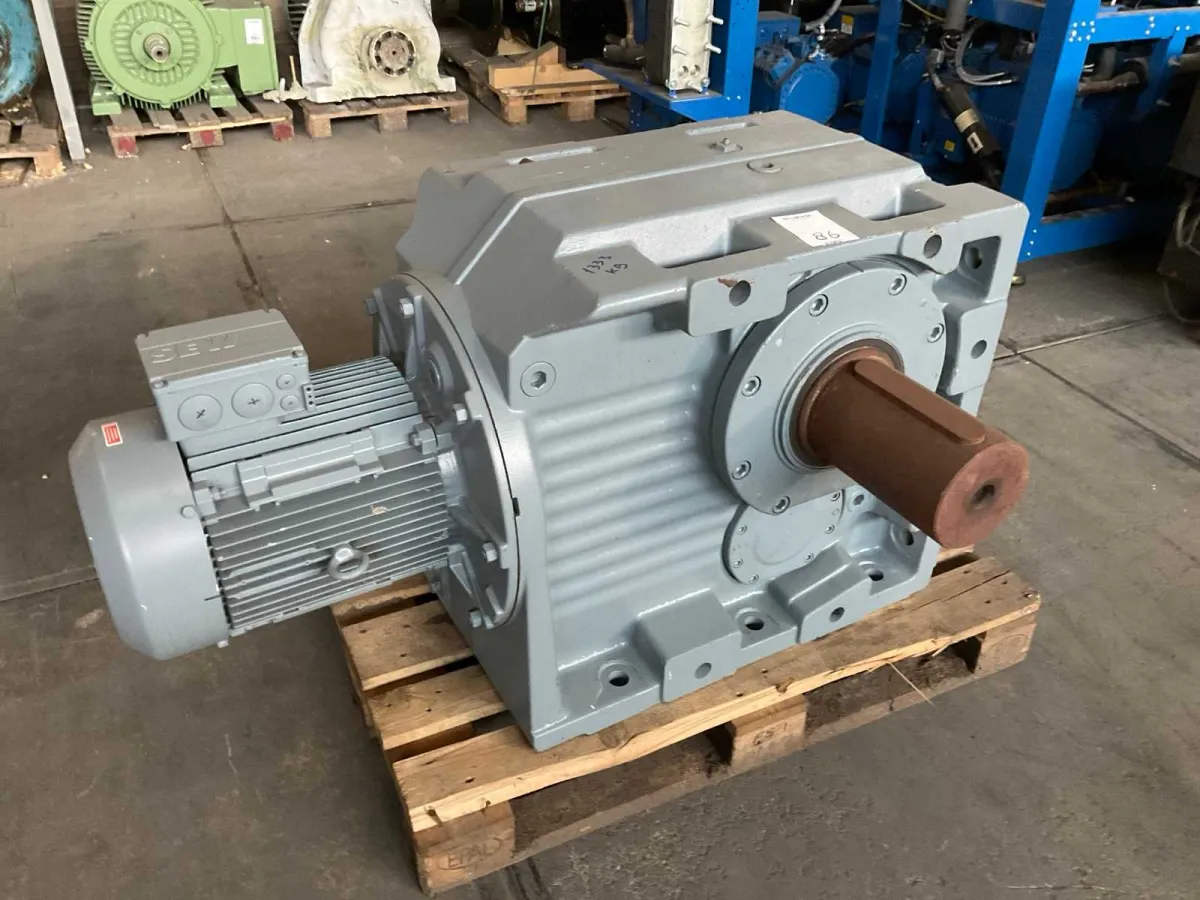 SEW-Eurodrive RF67 DV160M4/TF Getriebemotor