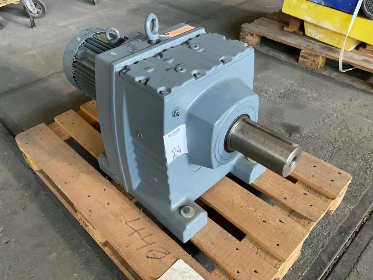 SEW-Eurodrive DV132M4 Getriebemotor