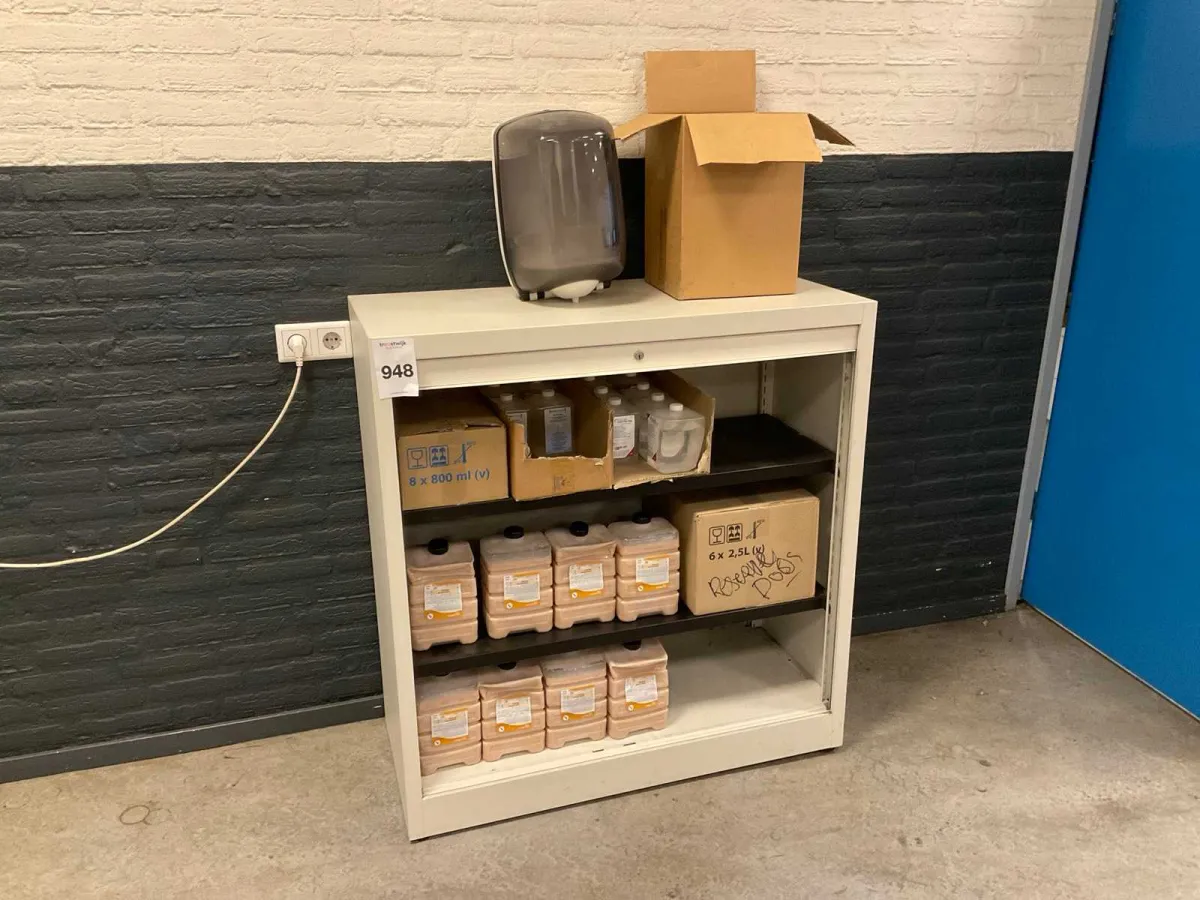 Aktenschrank mit Inhalt