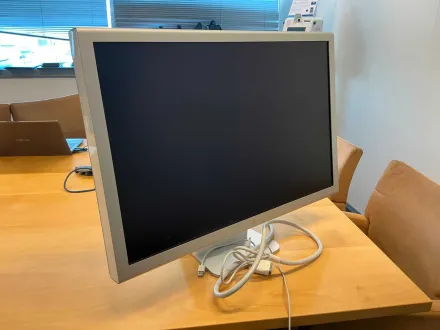 Apple – Cinema HD Display – Monitor – RESALE