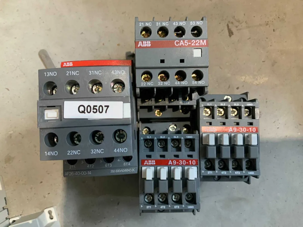 ABB – KONTAKTOR (4x)