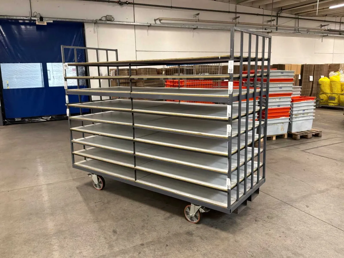 Metalltransportwagen
