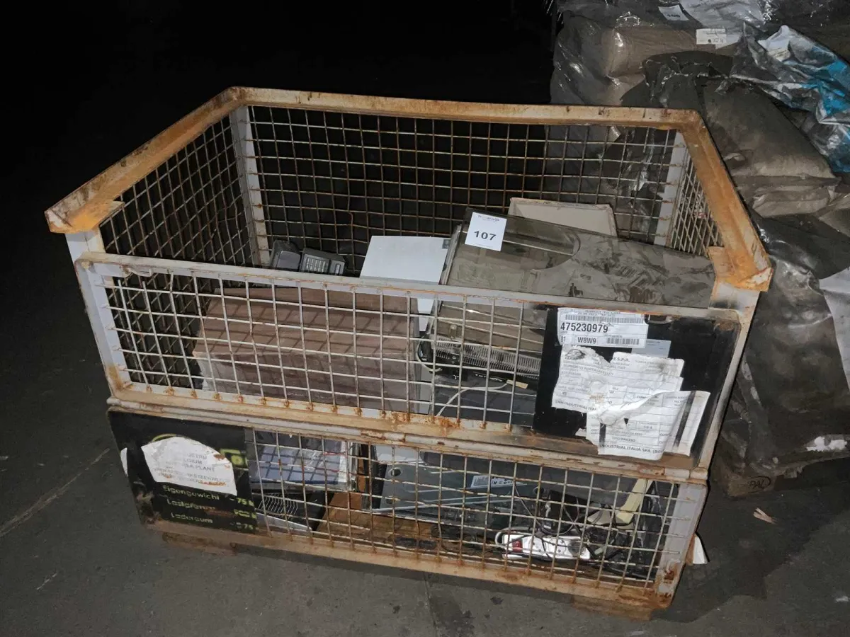 Elektronik in Gitterbox