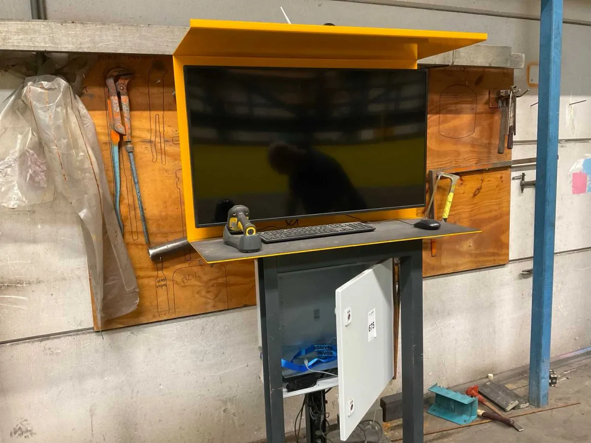 Monitor im mobilen Rahmen