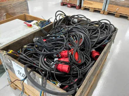 Charge von Stromkabeln und CEE-Steckern – RESALE