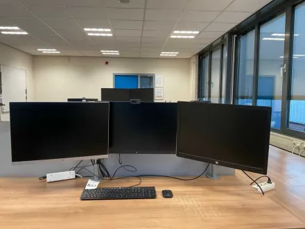 HP E243i Monitor (3x) – RESALE