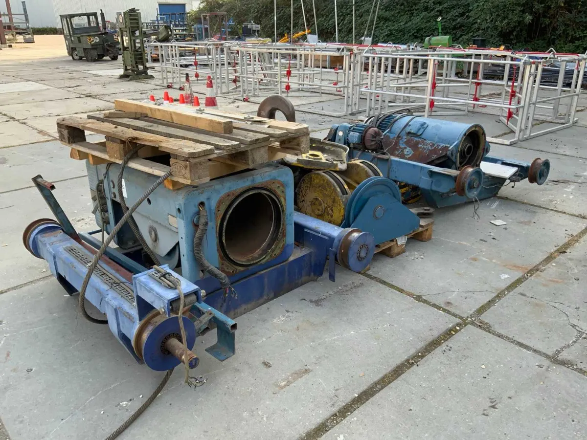 Demag Oberleitungskran, außer Dienst gestellt (2x)