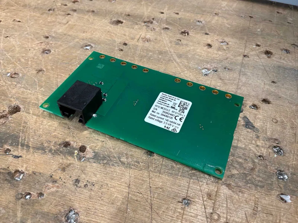 Bender RFID-Leseplatine (240x)