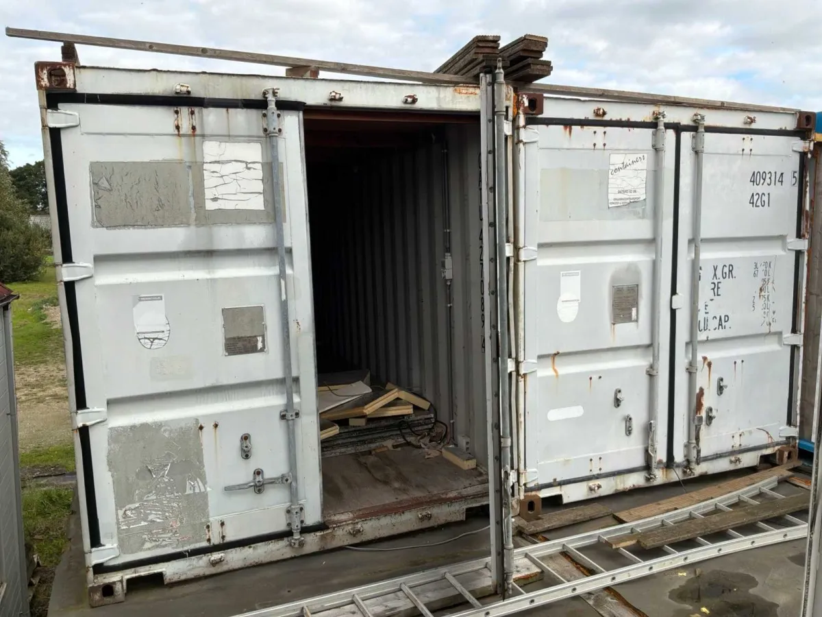 Schiffscontainer mit Vordach (2x)