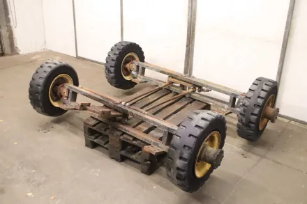 2-Achs-Lenkung Achsabstand 1040 mm Fahrgestell für Schwerlast-Transportwagen – RESALE