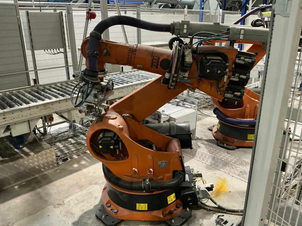 KR 150-2 2000 - KUKA - Industrieroboter für automatisierte Zelle mit KRC2-Steuerung - 2004