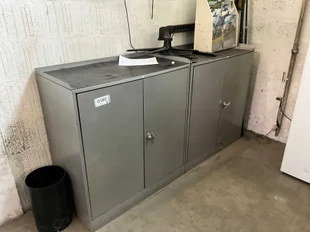 Metallschränke ohne Inhalt – RESALE