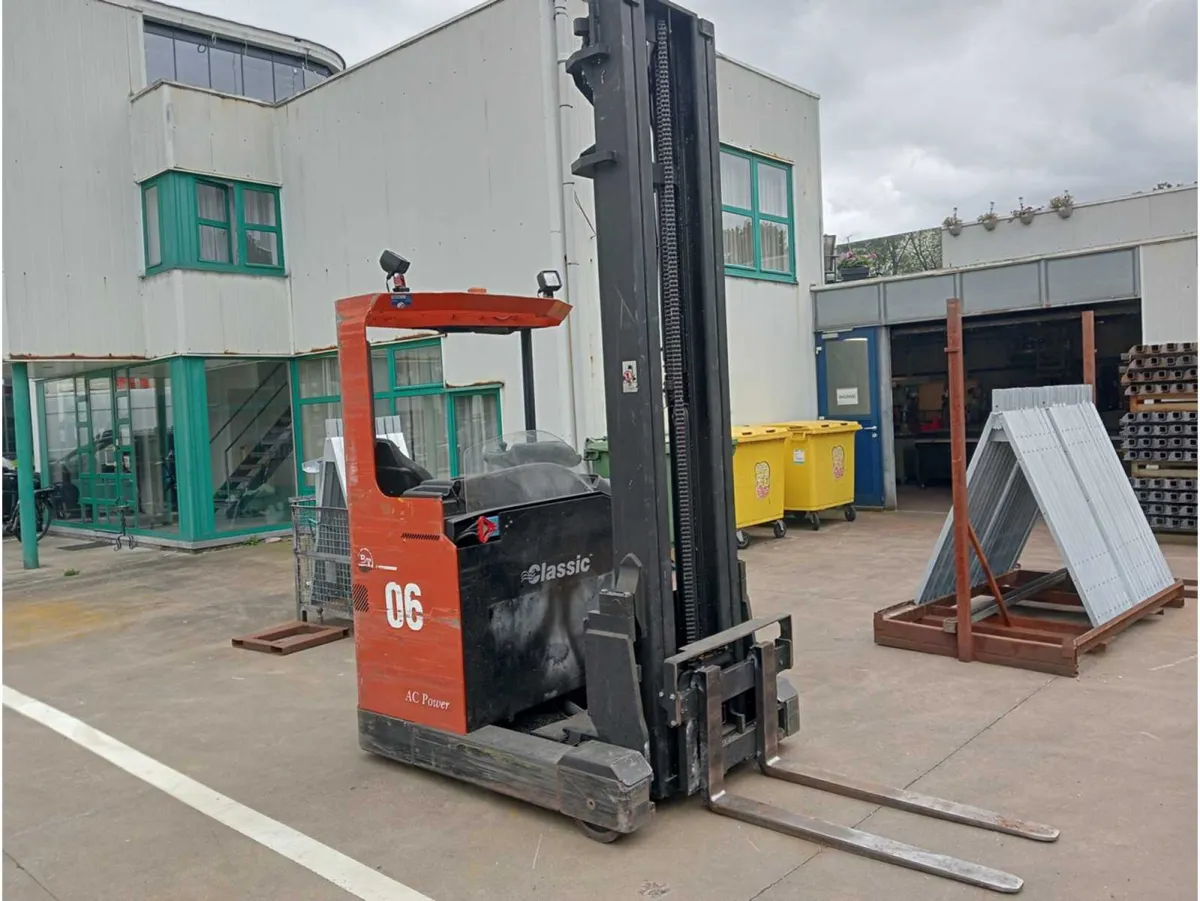 RR82/15 – Reach-Lkw