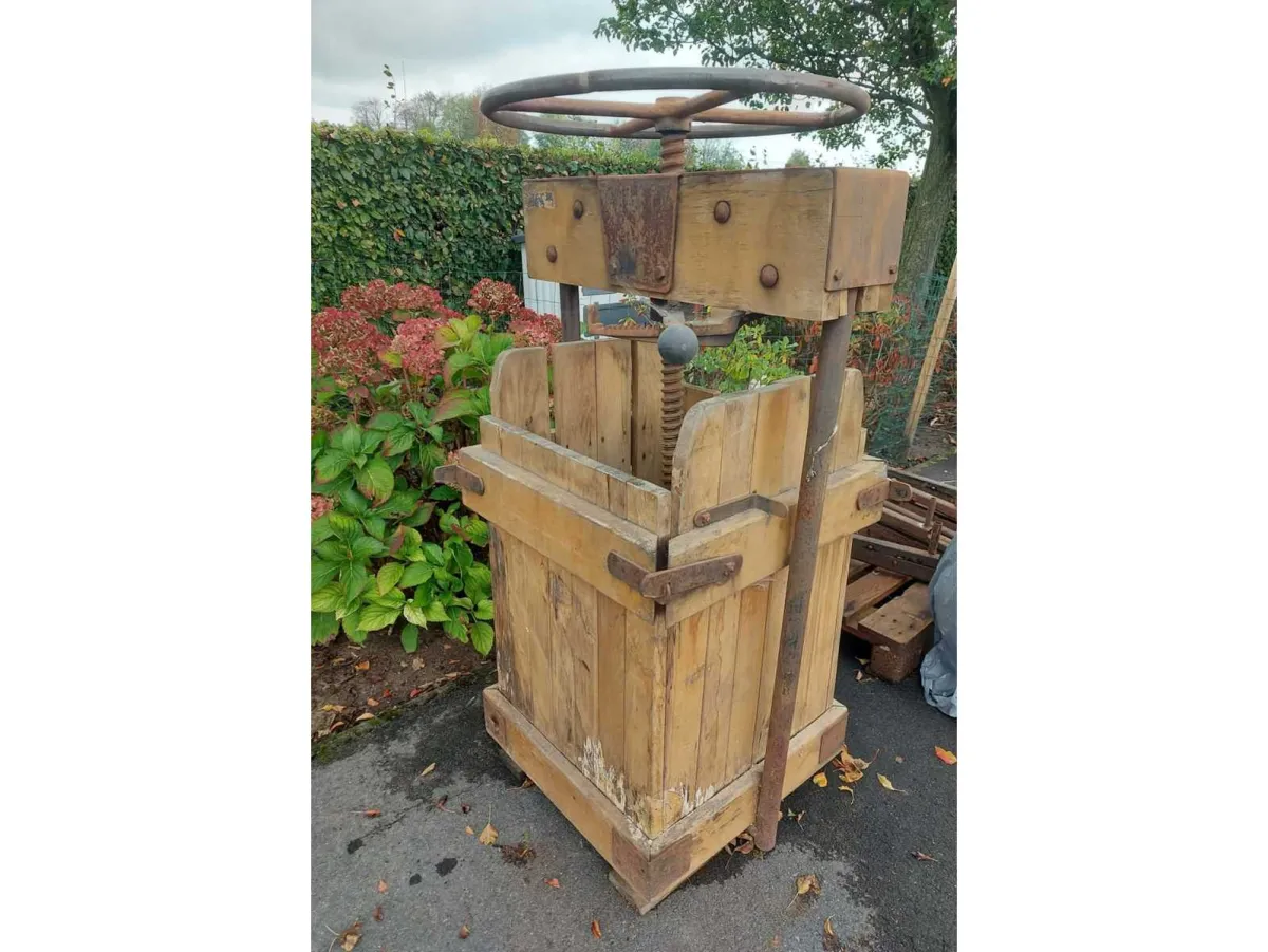 Verschiedene Pressmaschinen