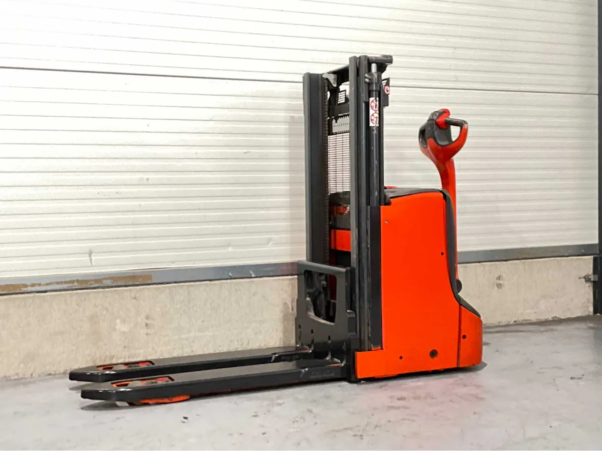 2020 Linde D08 Stacker