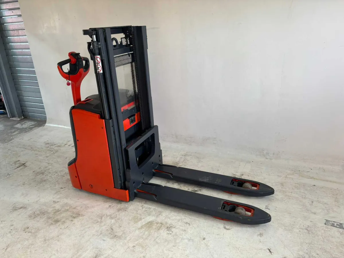 2021 Linde D08 Stacker (Doppel)