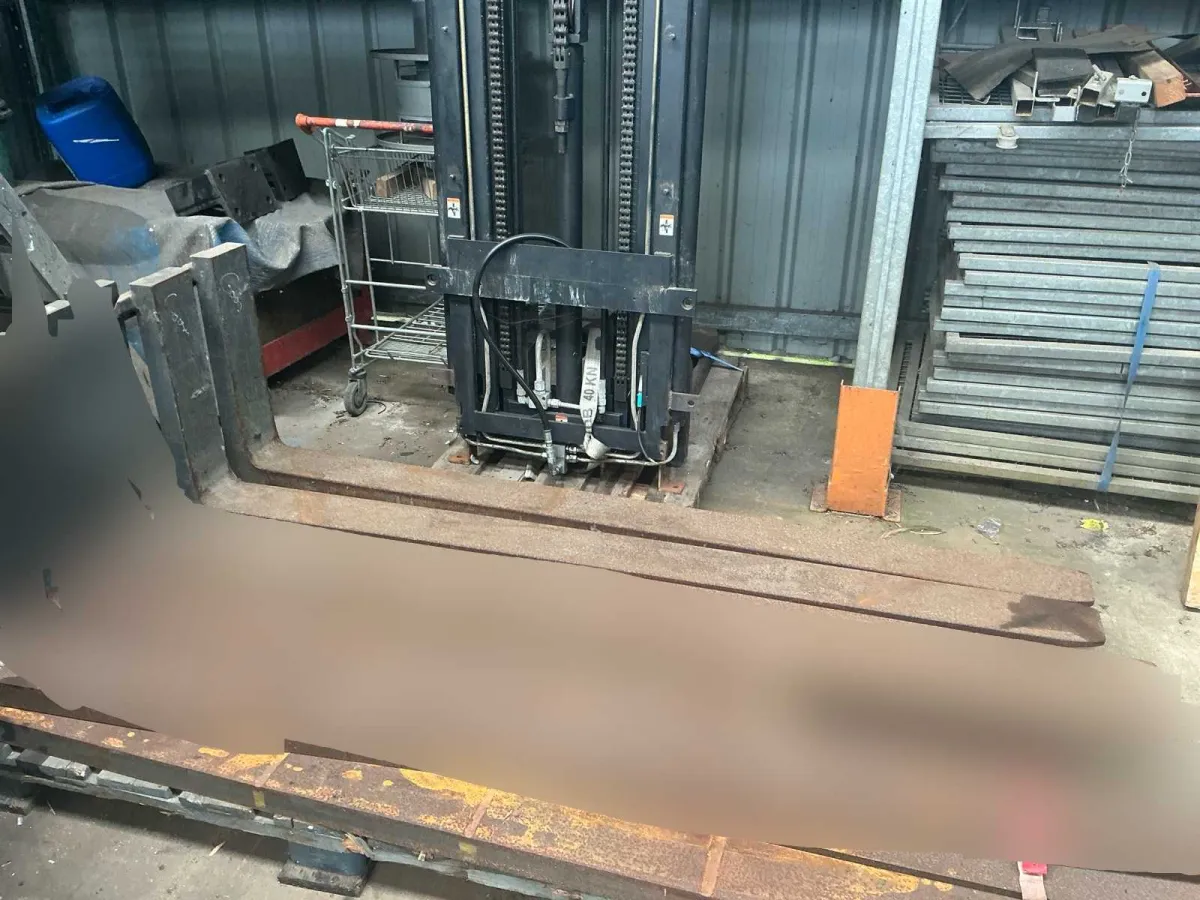 Hydraulischer Gabelpositionierer mit Gabelstaplergabeln – Länge 220 cm