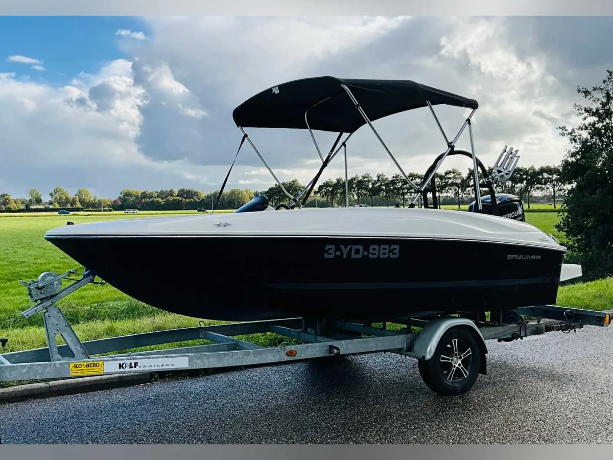 2020 Bayliner Element E5 Schnellboot 80 PS inklusive Anhänger