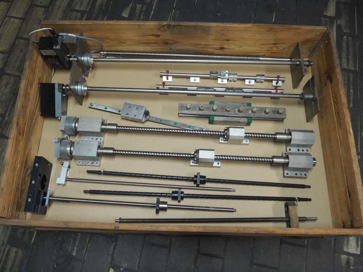 Verschiedene Spindeln und Führungen
