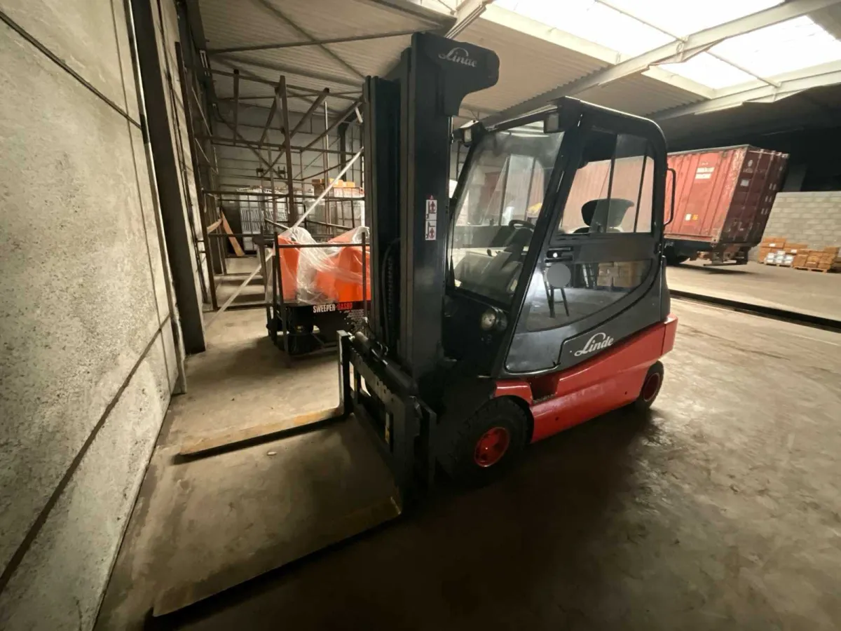 2008 LINDE E30-03 Gabelstapler