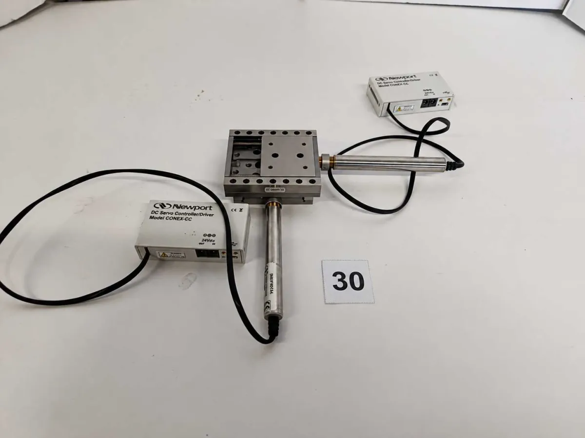 NEWPORT - UMR8 - CONEX-CC XY Plattenspieler + Controller