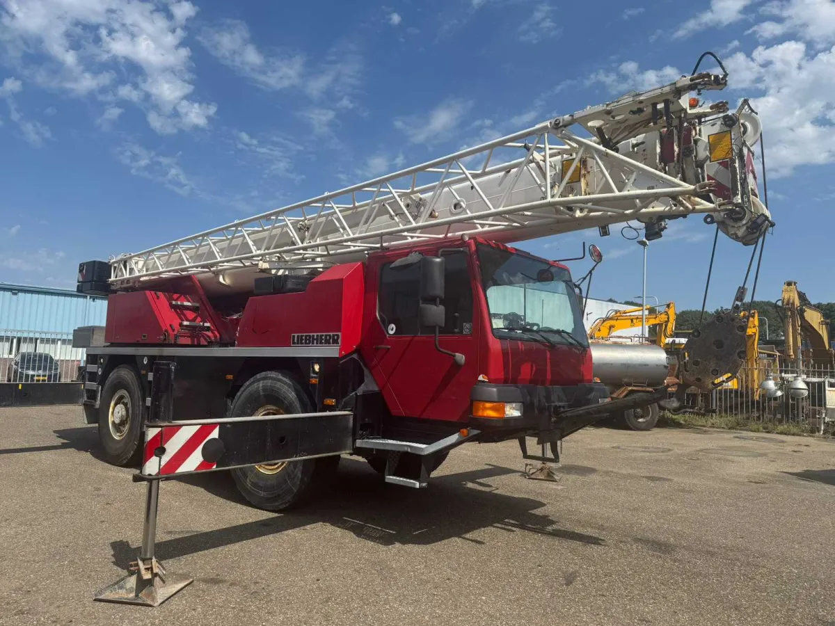 Liebherr LTM1030-2.1 Mobile tower crane 30-Tons