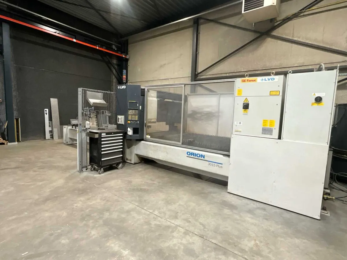 2007 LVD ORION 3015 Plus CNC CO2 Laserschneidemaschine mit GE Fanuc/LVD-Steuerung