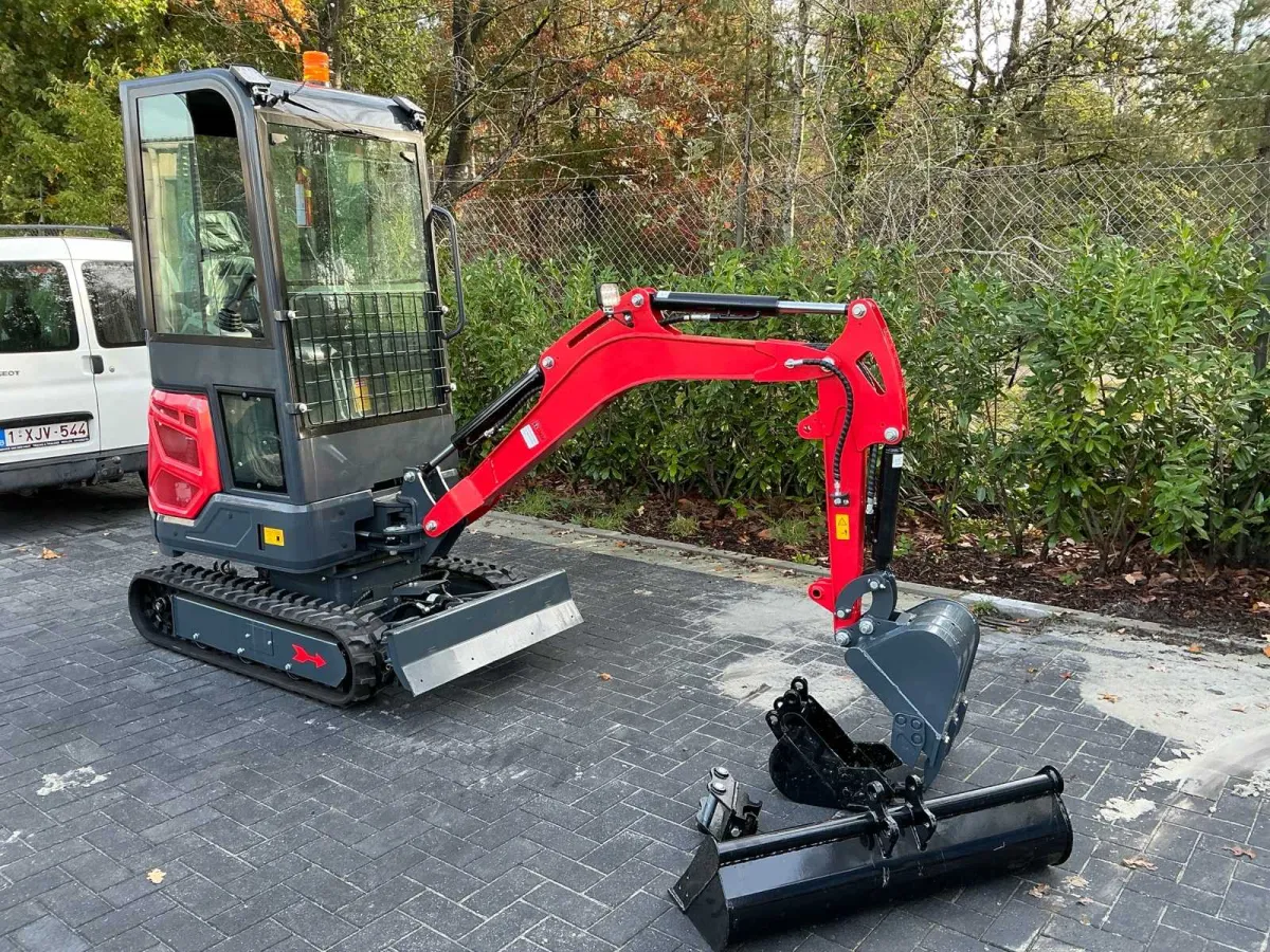 DM 25 Mini-Bagger